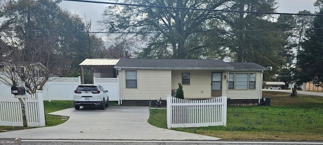 view of front of home with a front lawn