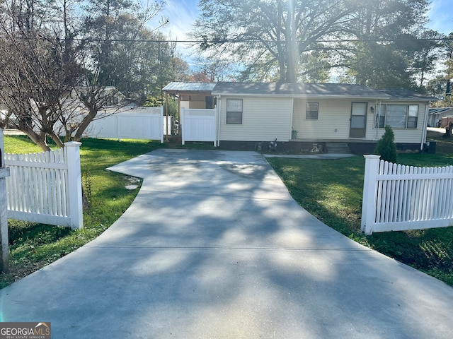 ranch-style home featuring a front yard