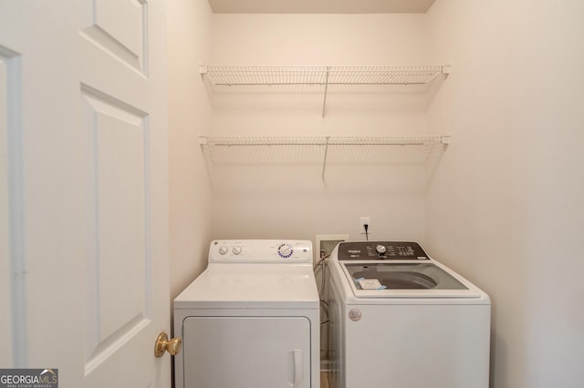 washroom with laundry area and independent washer and dryer