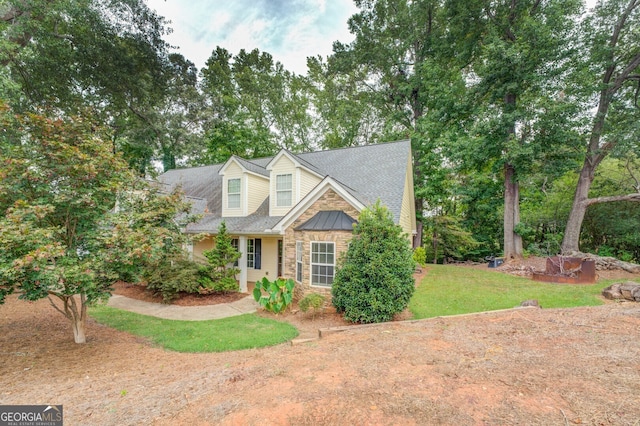 view of front of house featuring a front yard