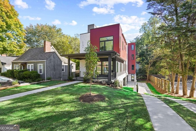 contemporary house featuring a front lawn