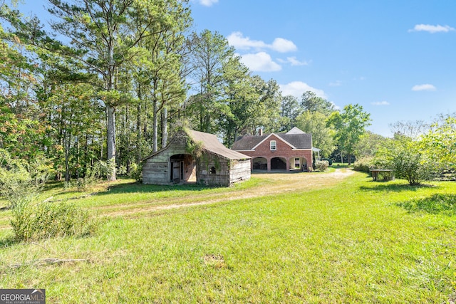 view of front of house featuring a front yard