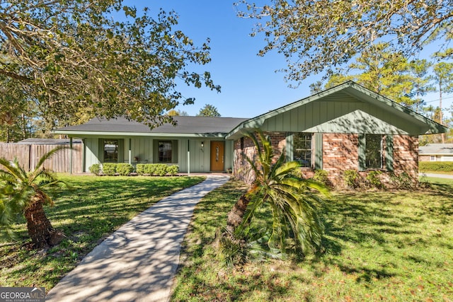 ranch-style house featuring a front yard