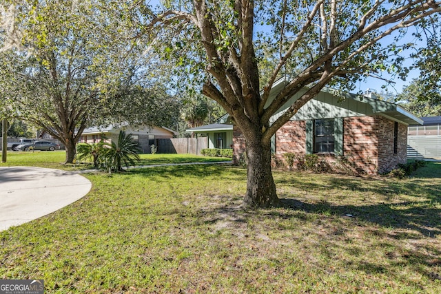 view of front of house featuring a front yard