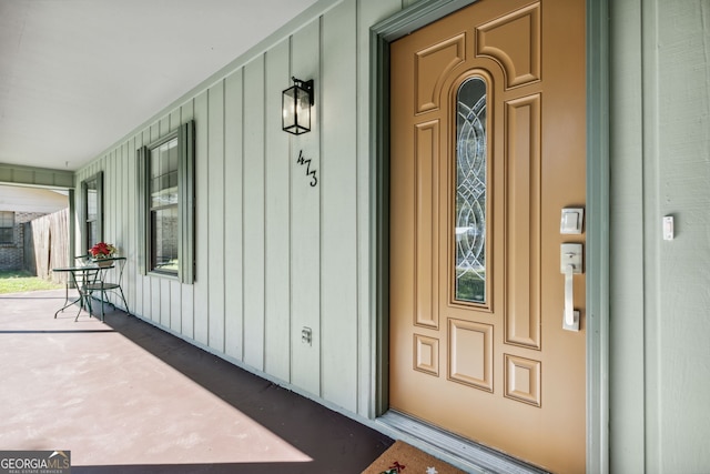 property entrance featuring a porch