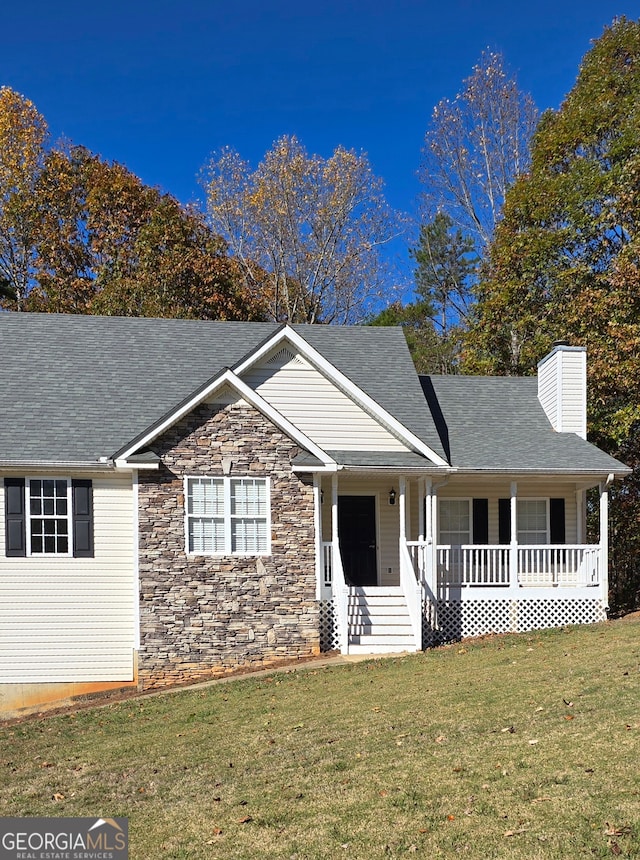 view of front of home featuring covered porch and a front lawn