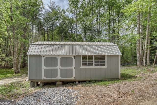 view of outbuilding