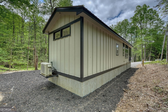 view of home's exterior