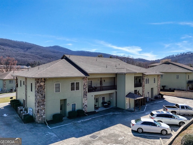 view of front of house featuring a mountain view