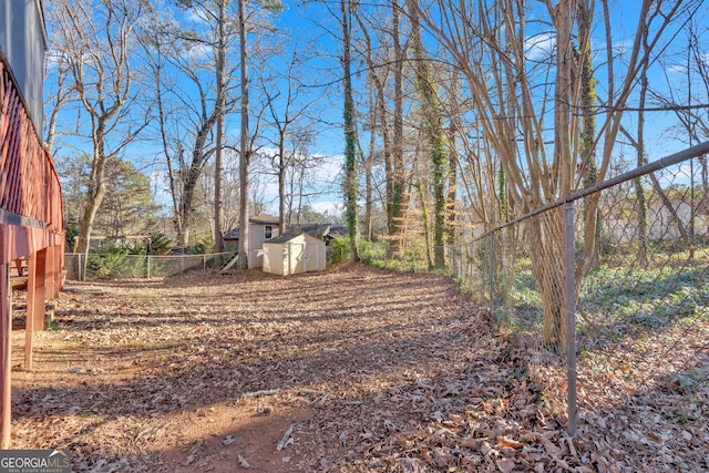 view of yard with a shed