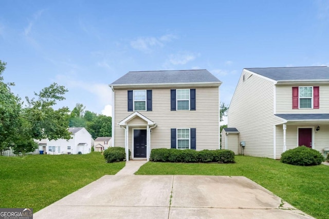 view of front of home featuring a front yard