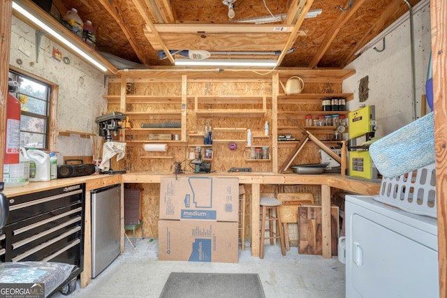 storage room with washer / clothes dryer