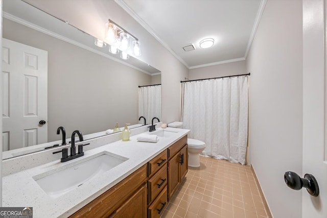 bathroom featuring a shower with curtain, toilet, vanity, and ornamental molding