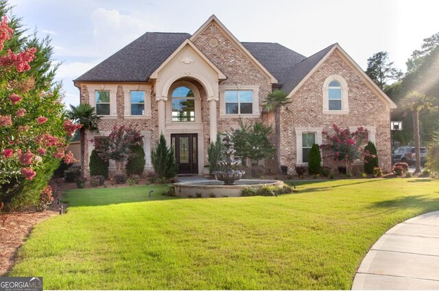 view of front of home with a front lawn