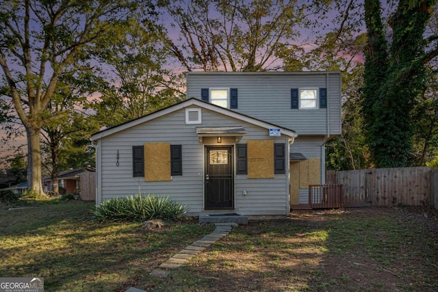 view of front property featuring a yard