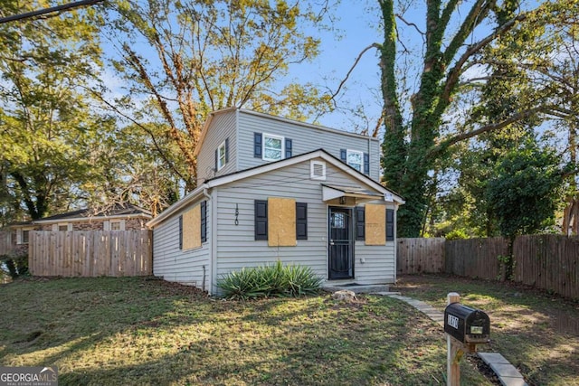 front of property featuring a front yard