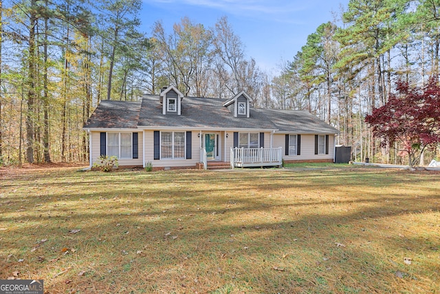 new england style home with a front lawn