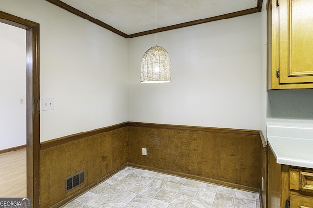 unfurnished dining area with ornamental molding