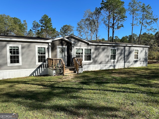 manufactured / mobile home with a front lawn