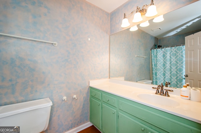 bathroom with a shower with shower curtain, vanity, and toilet