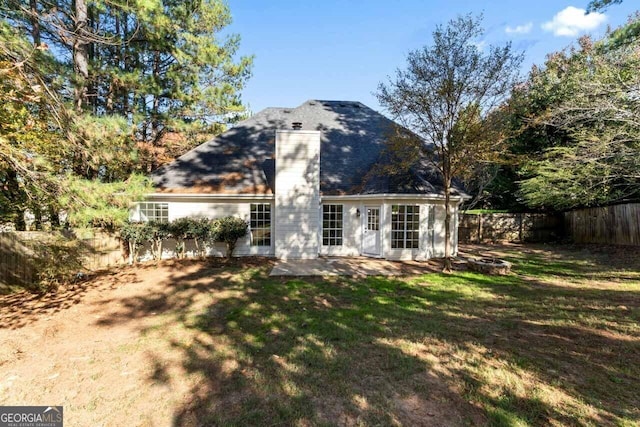 back of house featuring a lawn