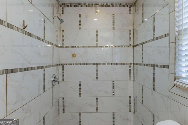 3619 Colonial Trl, Douglasville, GA 30135 - interior details featuring tiled shower
