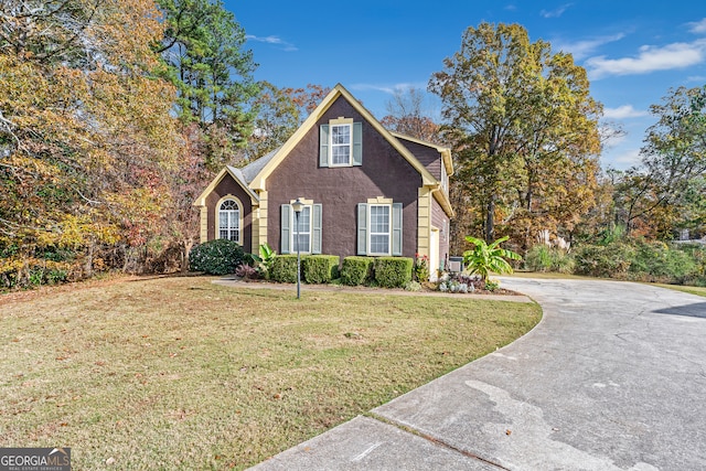 front facade featuring a front lawn