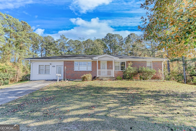 ranch-style home featuring a front yard