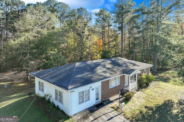 exterior space featuring a front lawn