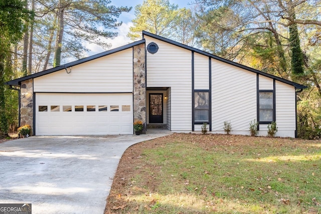 view of front of home featuring a garage and a front yard