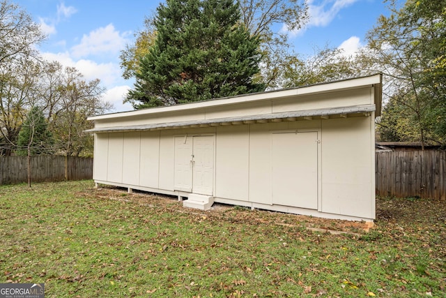 view of outbuilding with a yard