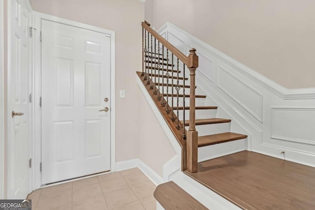 foyer entrance featuring light tile patterned flooring