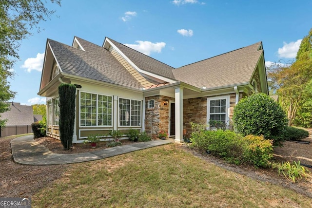 view of front of home featuring a front yard