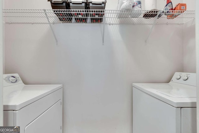 washroom featuring washing machine and clothes dryer