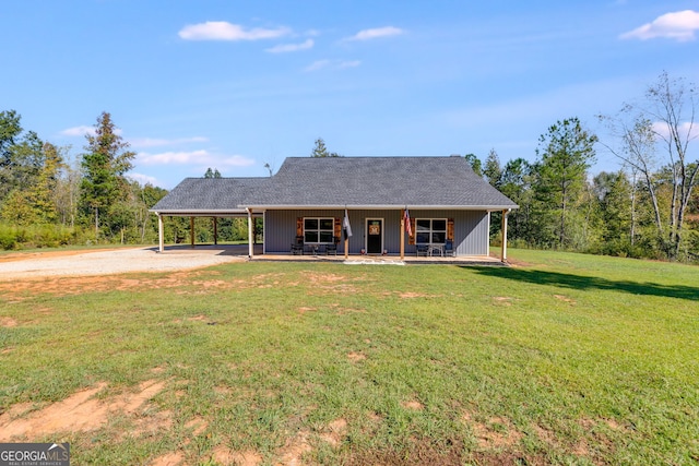 view of front of house featuring a front lawn, a porch, and a carport