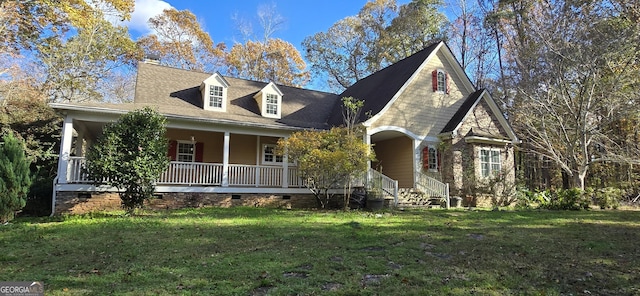 view of front facade featuring a porch and a front lawn