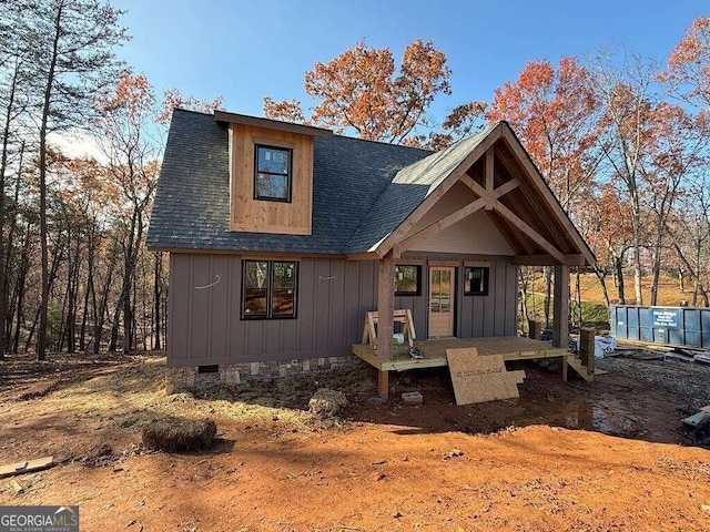 view of front of property featuring a porch