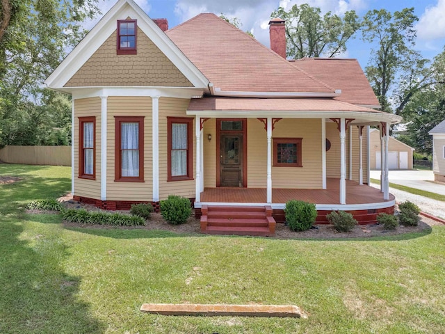 view of front of home with covered porch and a front lawn