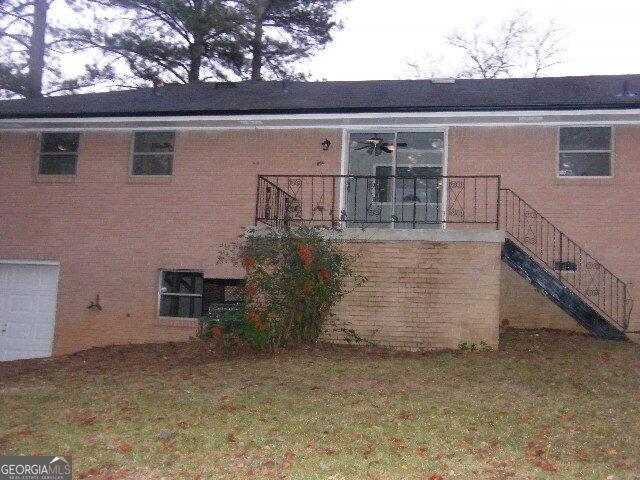 rear view of house featuring a yard