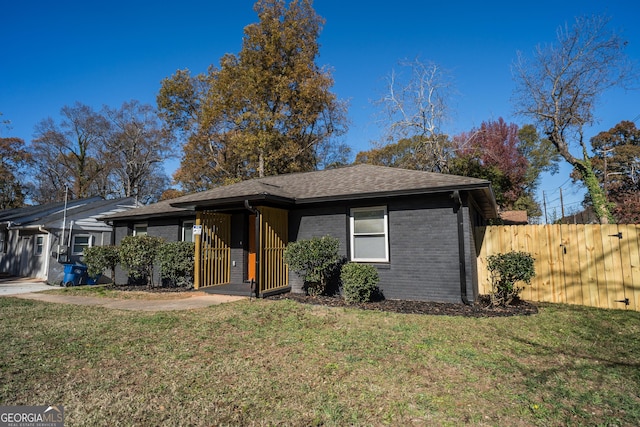 single story home with a front yard