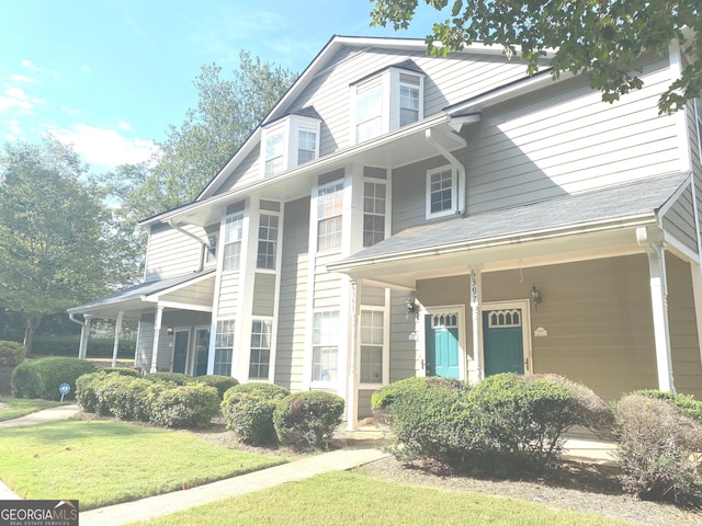 view of front of home featuring a porch and a front lawn