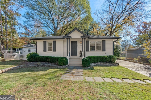 view of front of property with a front lawn