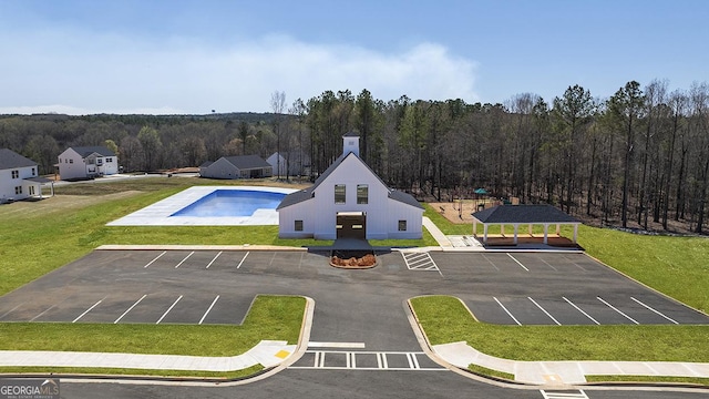 bird's eye view with a wooded view