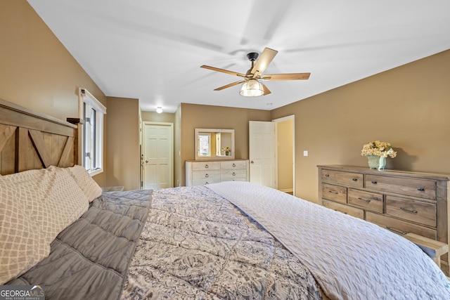 bedroom with ceiling fan