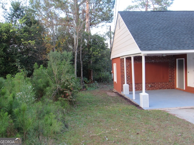 view of yard featuring a patio