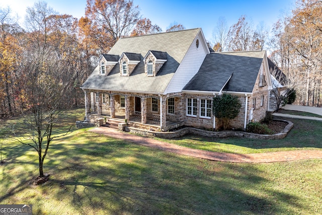 view of front of property featuring a front lawn and a porch