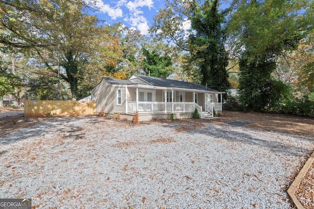 single story home featuring a porch