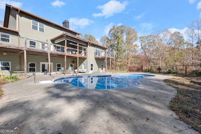 view of swimming pool featuring a patio