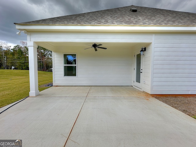 view of patio with ceiling fan