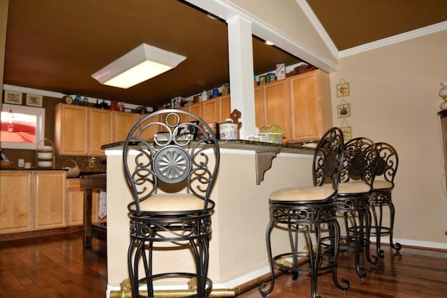 kitchen with tasteful backsplash, dark hardwood / wood-style flooring, kitchen peninsula, crown molding, and lofted ceiling